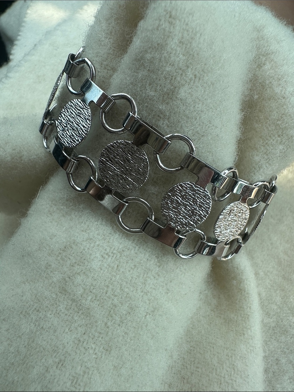 Sarah Coventry Rare Vintage Silver Textured Circle Link Bracelet - Women Jewelry